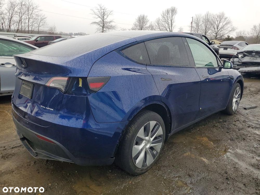 Tesla Model Y - 3