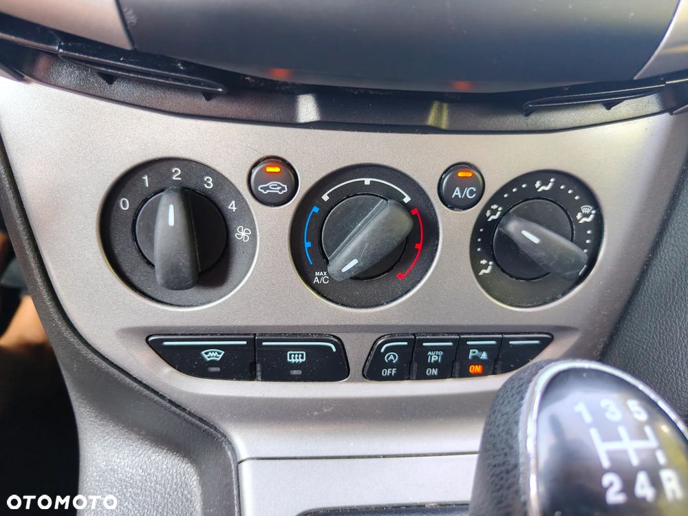 Ford Focus 1.0 EcoBoost Ambiente - 12