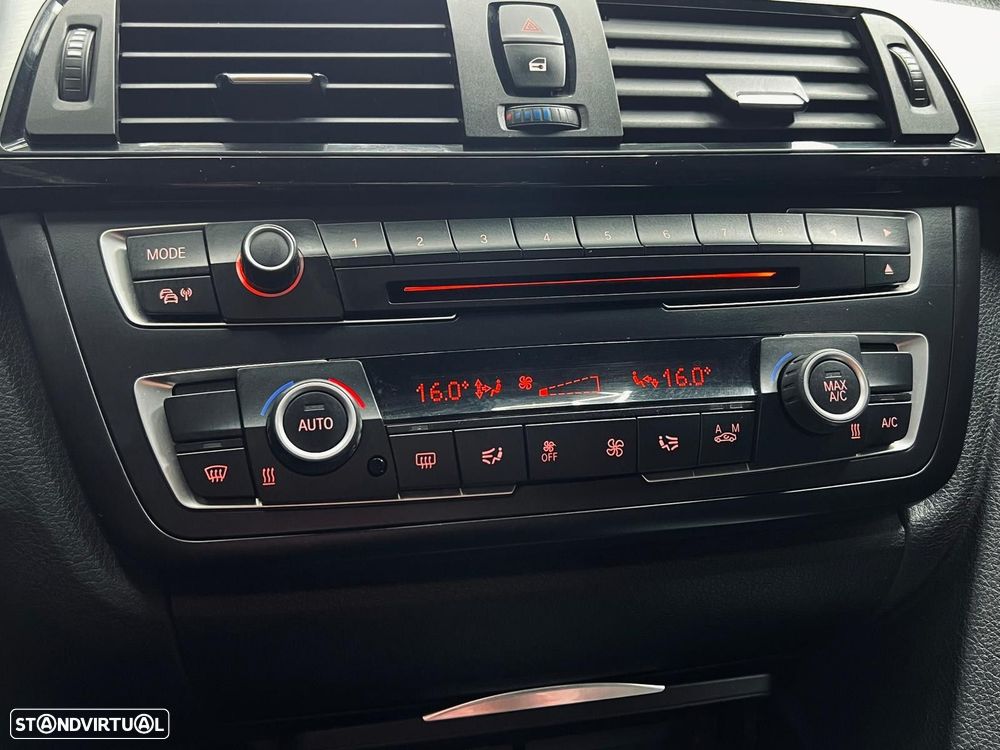 BMW 318 d Line Sport - 29