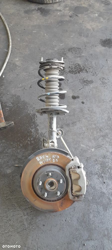 Zwrotnica prawa z Mcphersonem Toyota RAV4 lift 2.5 benzyna Hybryda !! - 1