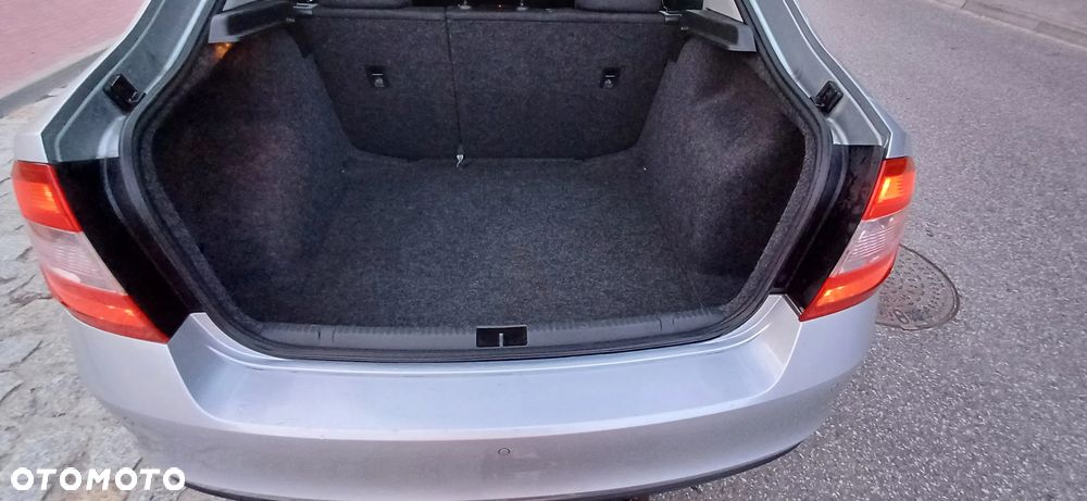 Skoda RAPID Spb 1.6 TDI DPF Elegance - 25