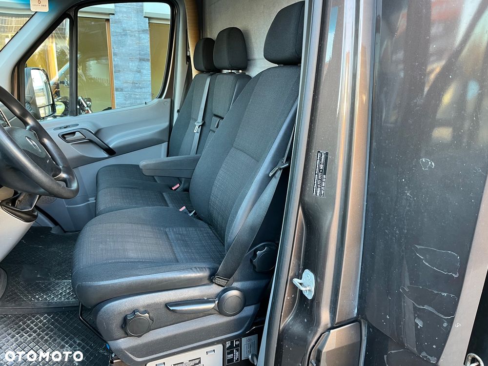 Mercedes-Benz 319 XXL - 12