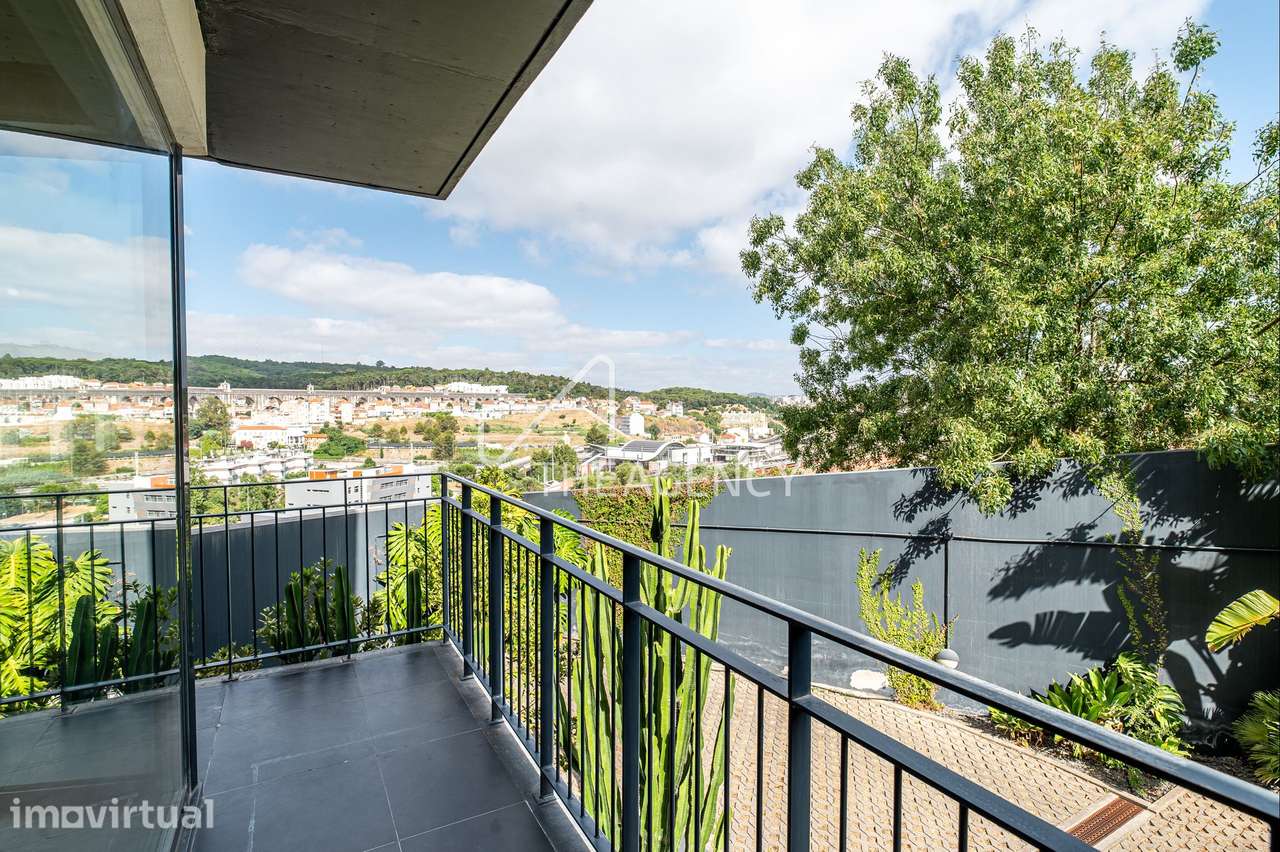 Apartamento T2 moderno em Campolide com terraço e estacionamento - Grande imagem: 4/26