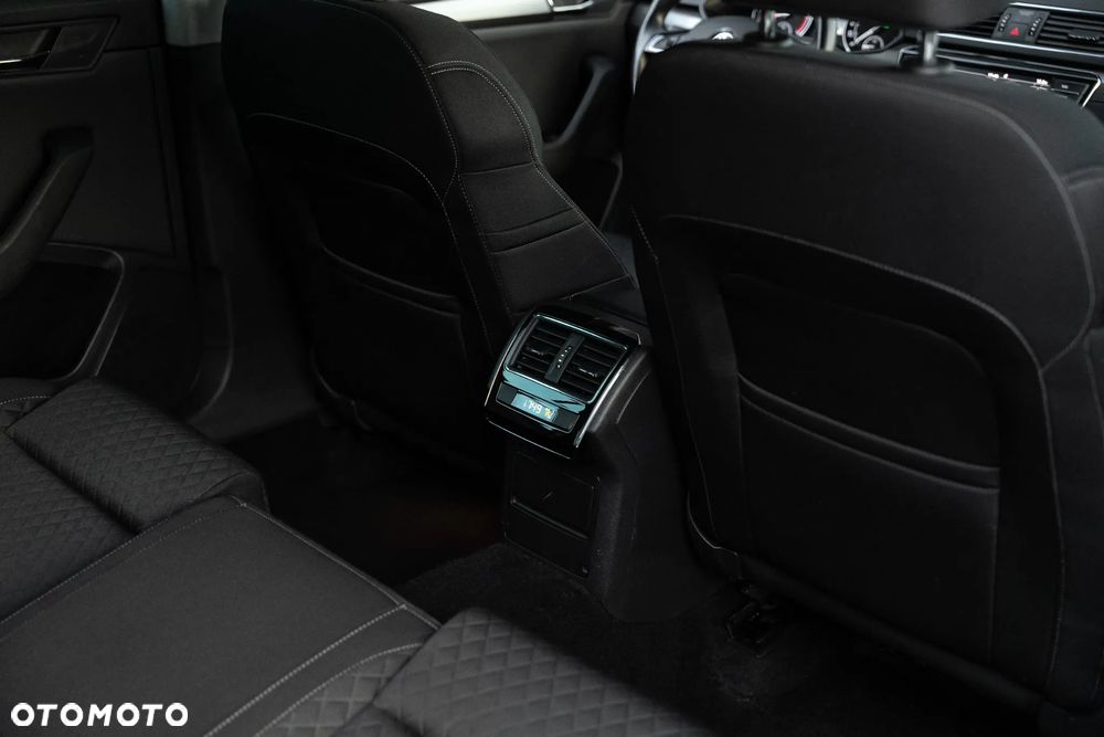Skoda Superb 2.0 TDI Style DSG - 27