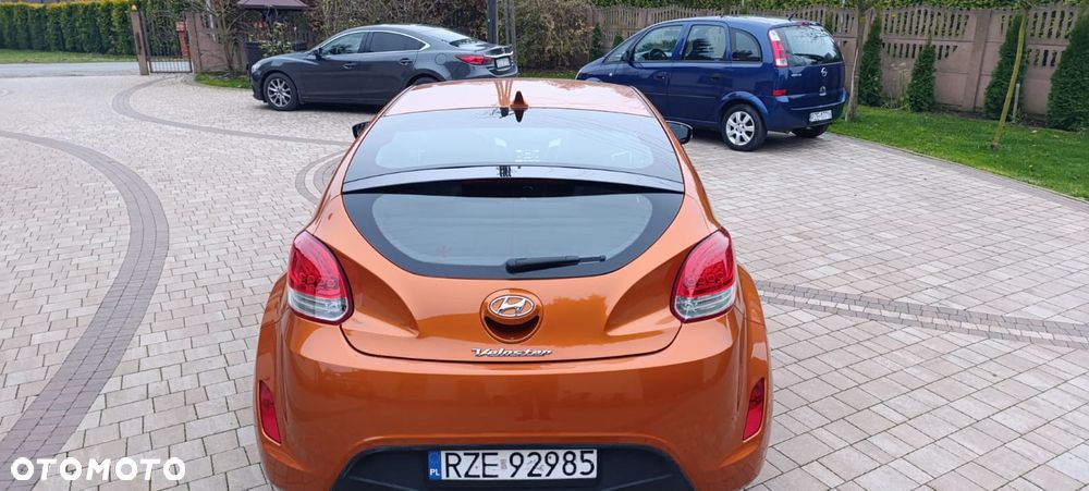 Hyundai Veloster - 19