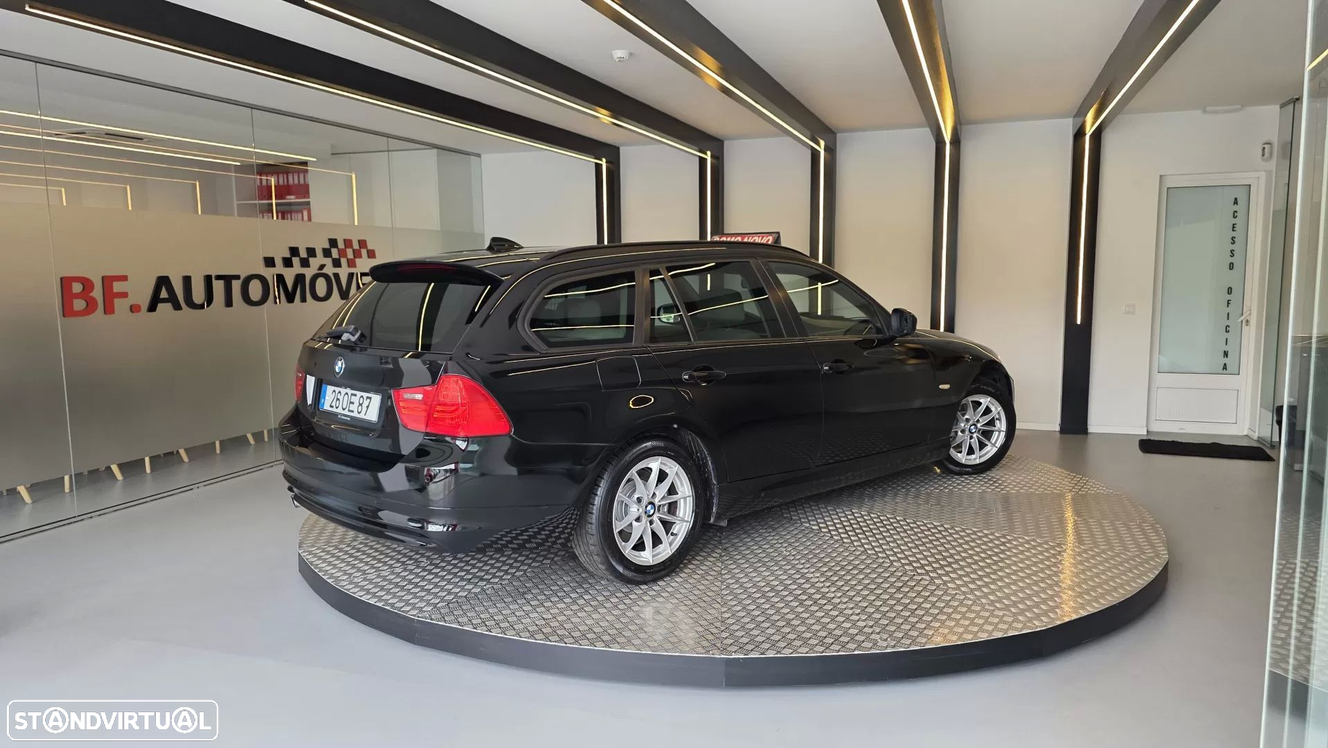 BMW 318 d Touring Navigation Sport - 16