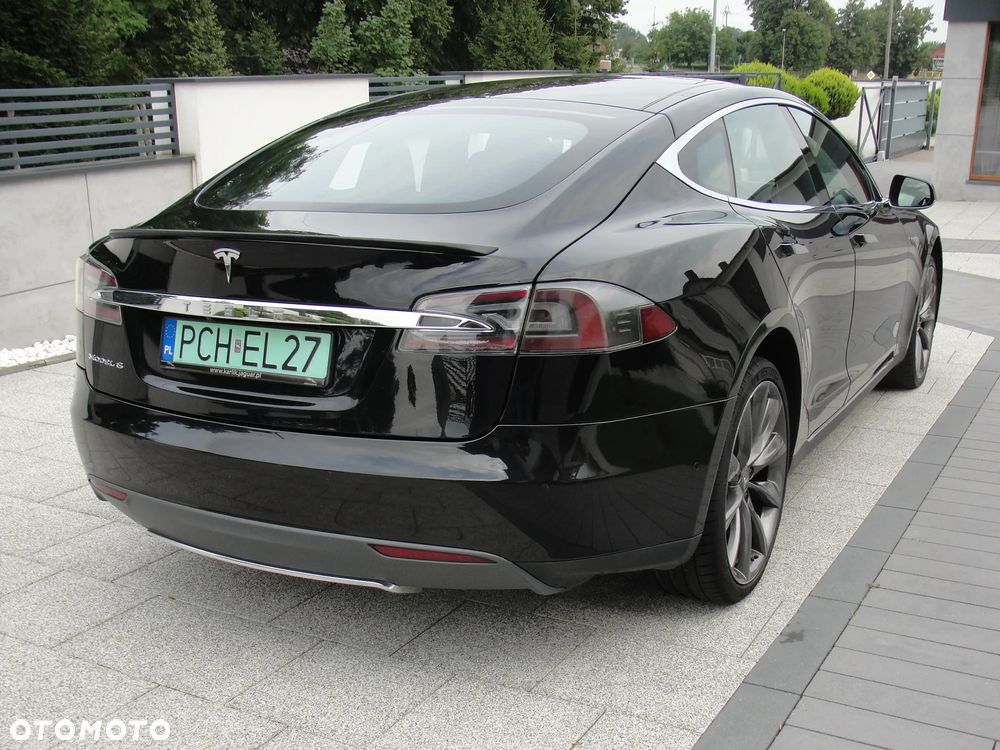 Tesla Model S - 3