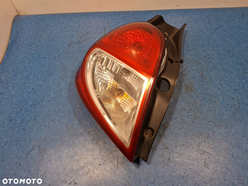 RENAULT CLIO III LIFT LAMPA TYŁ LEWA ZEWNĘTRZNA 8200886944 - 6