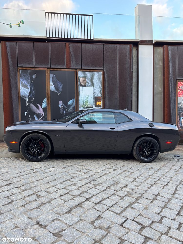 Dodge Challenger 2017 photo 2
