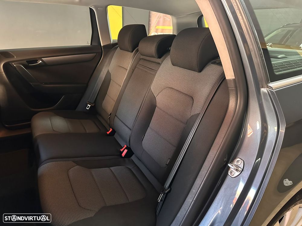 VW Passat Variant 1.6 TDI BlueMotion Comfortline - 35