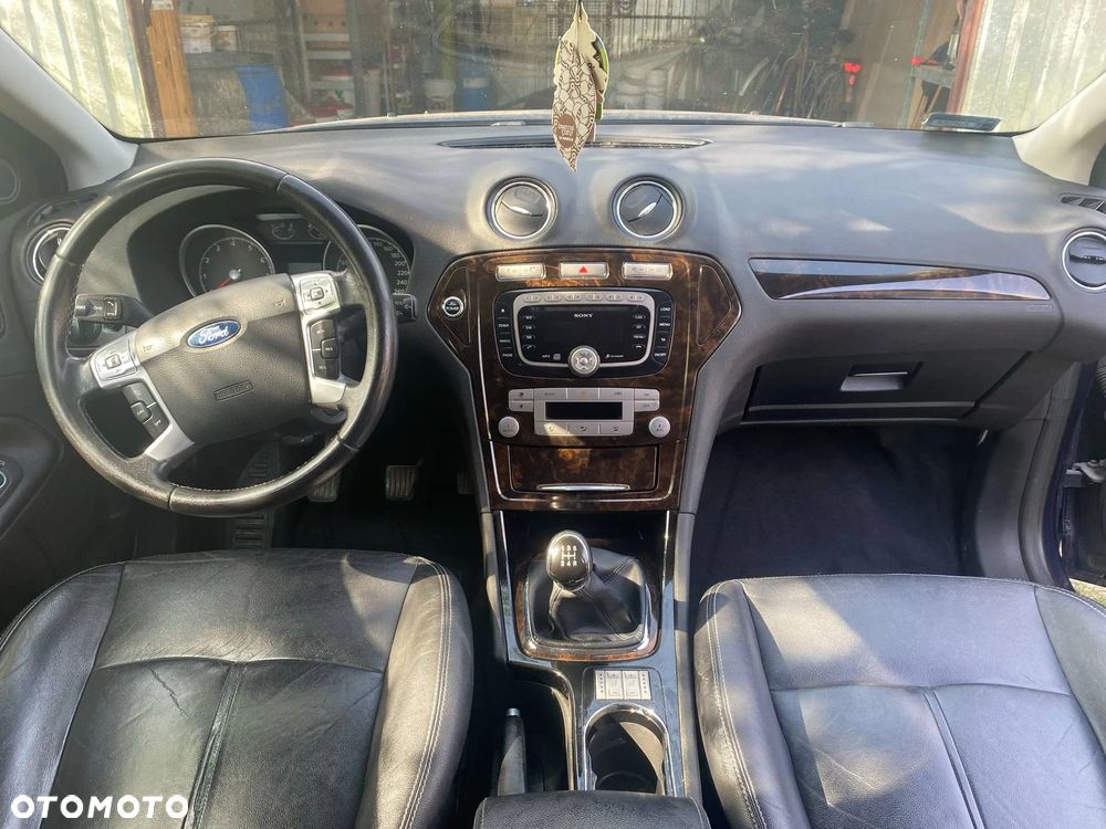 Ford Mondeo 2.0 Ghia - 9