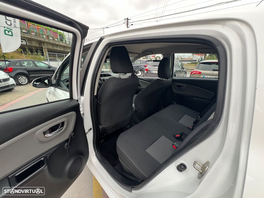 Toyota Yaris 1.5 HSD Exclusive - 11