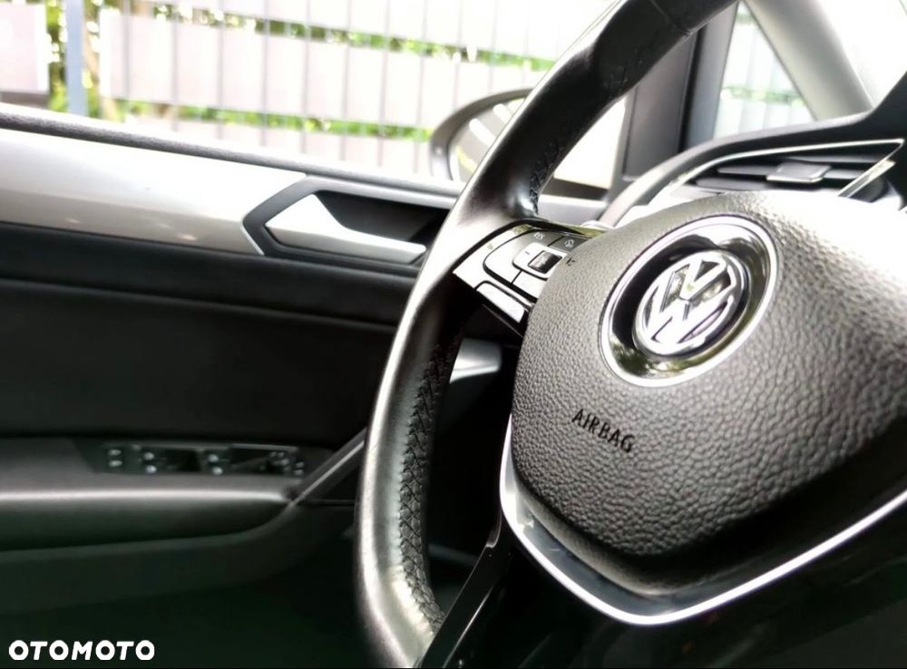 Volkswagen Touran - 12