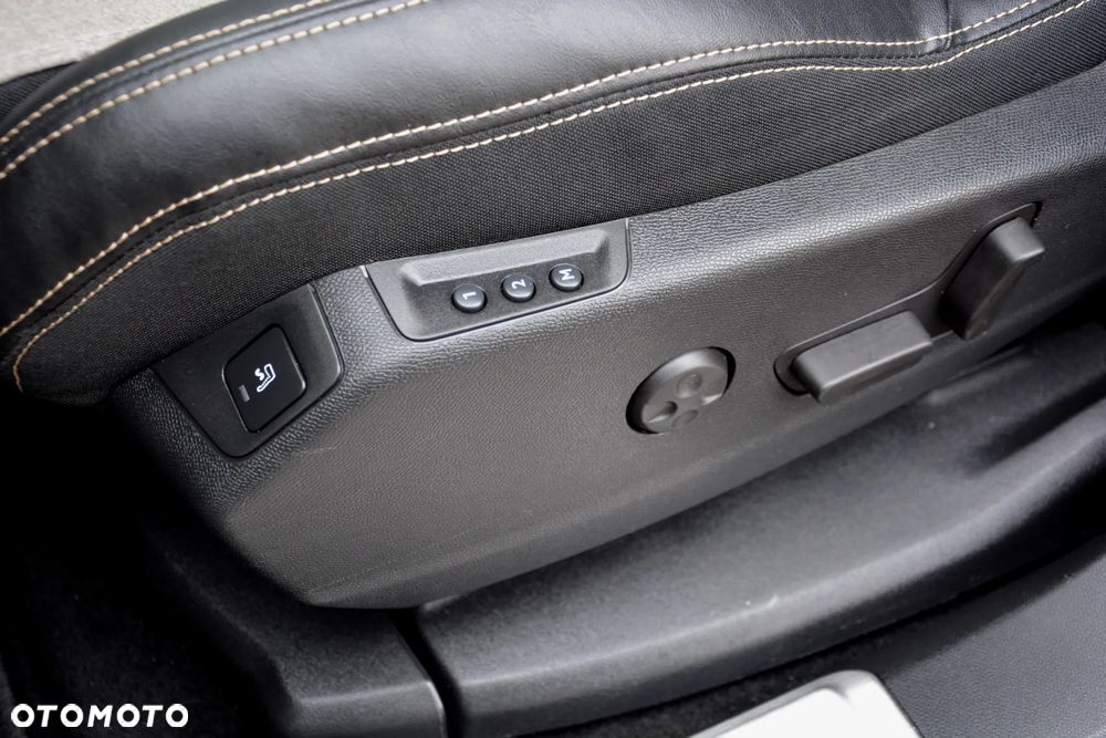 Peugeot 3008 1.6 PureTech HYbrid4 GT Line S&S EAT8 - 10