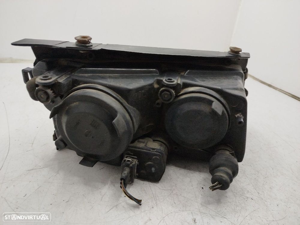 Farol/ Otica Dianteiro Esq Volkswagen Passat (3B2) - 3
