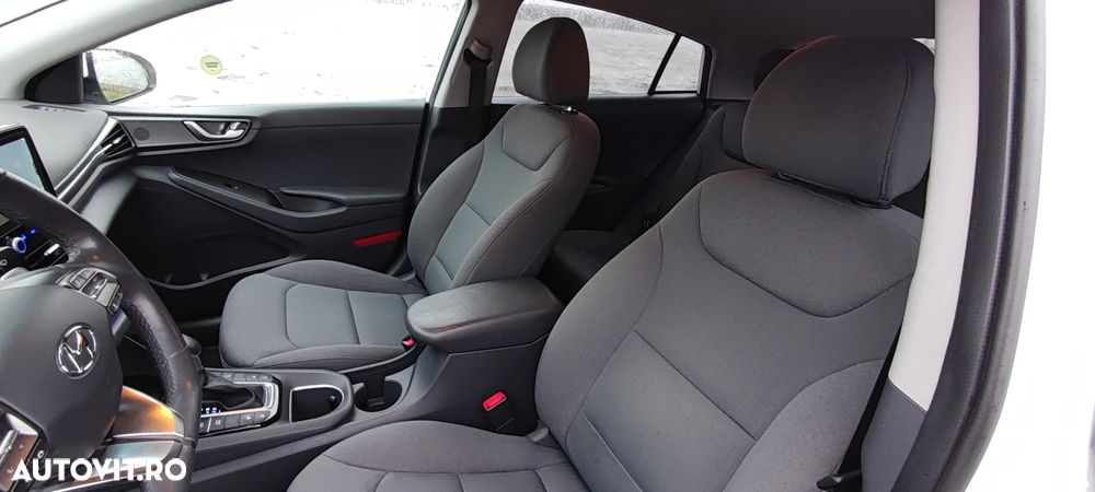 Hyundai IONIQ - 16
