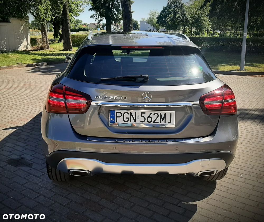 Mercedes-Benz GLA - 4