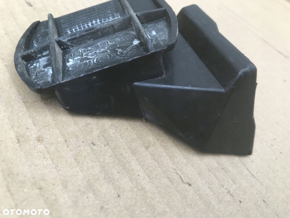 Ślizg Bmw 3 E46 sedan kombi coupe mocowanie wspornik uchwyt zderzaka lewe tylne 8195321 - 2