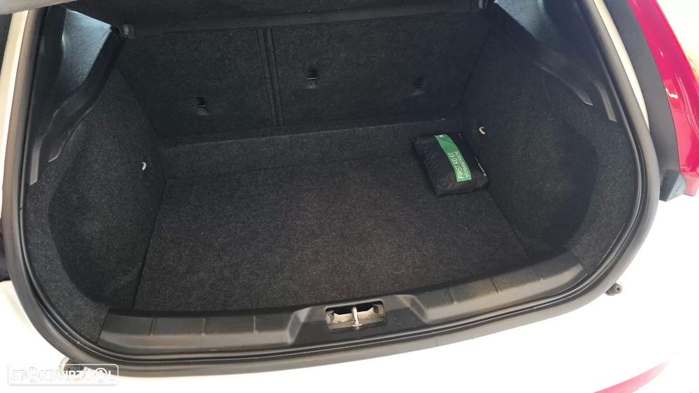 Volvo V40 2.0 D2 R-Design - 17