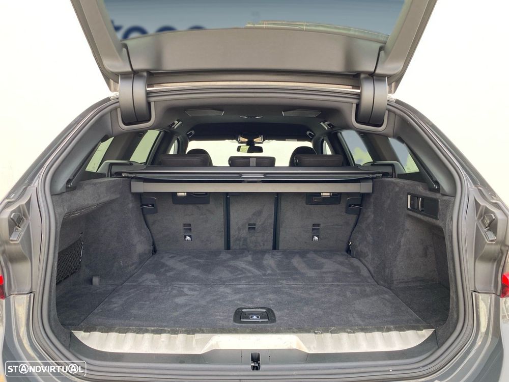 BMW 330 e Pack Desportivo M Auto - 23