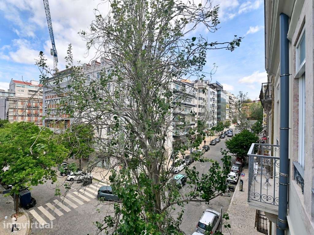 Apartamento T2 com varandas, junto ao Marquês Pombal, Lisboa - Grande imagem: 3/37