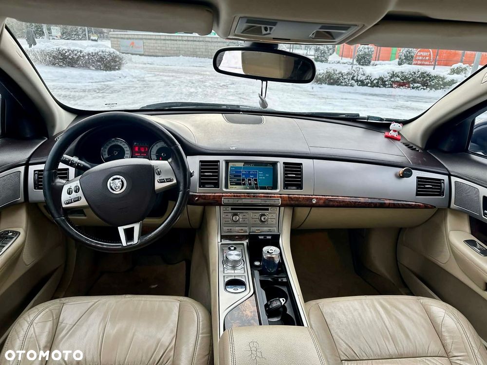 Jaguar XF 3.0 V6 D Premium Luxury - 11
