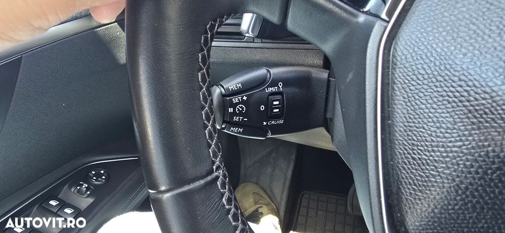 Peugeot 3008 1.2 PureTech Turbo S&S EAT6 GT-Line - 17