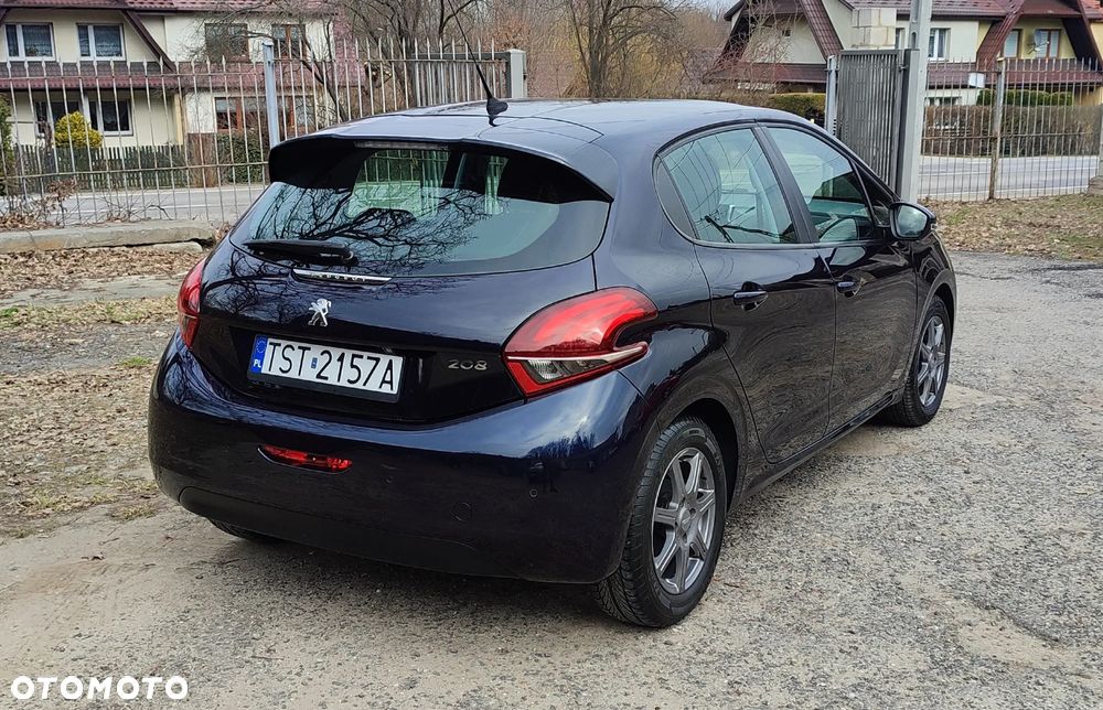 Peugeot 208 - 8