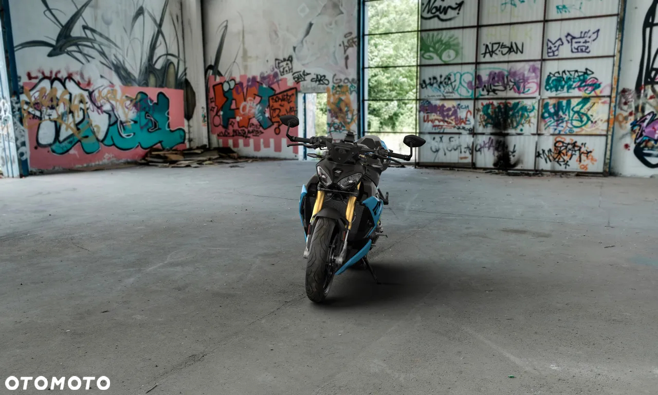 BMW S - 4