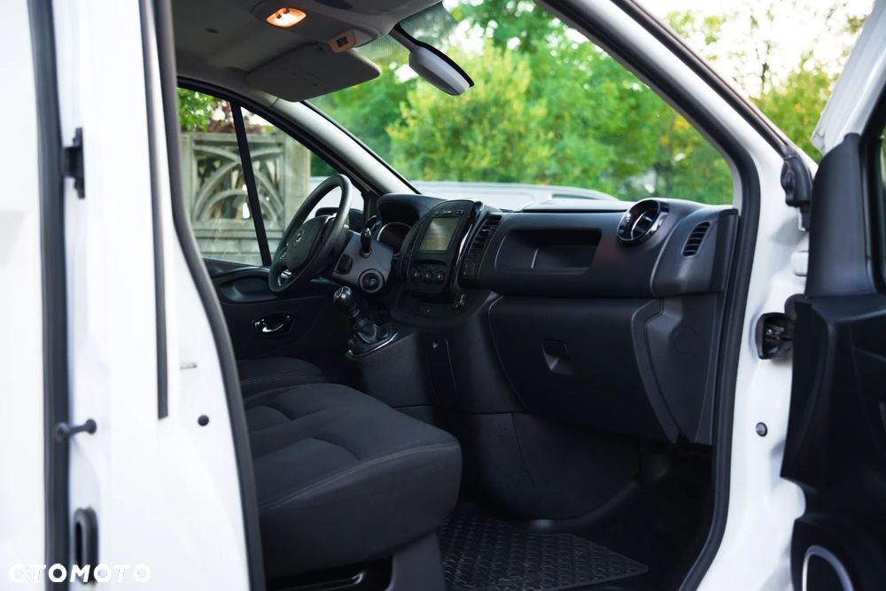 Opel Vivaro Chłodnia 2x drzwi - 29