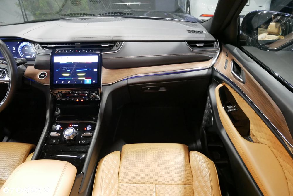 Jeep Grand Cherokee - 17