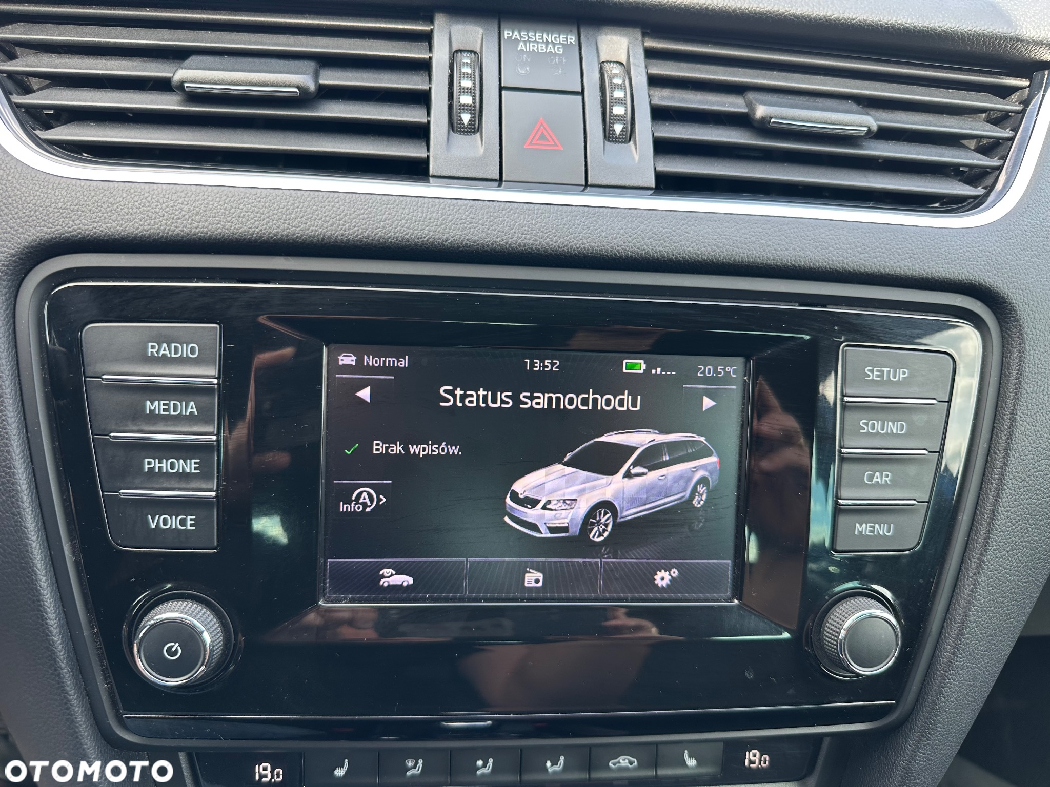 Skoda Octavia Combi 2.0 TDI DSG RS - 27