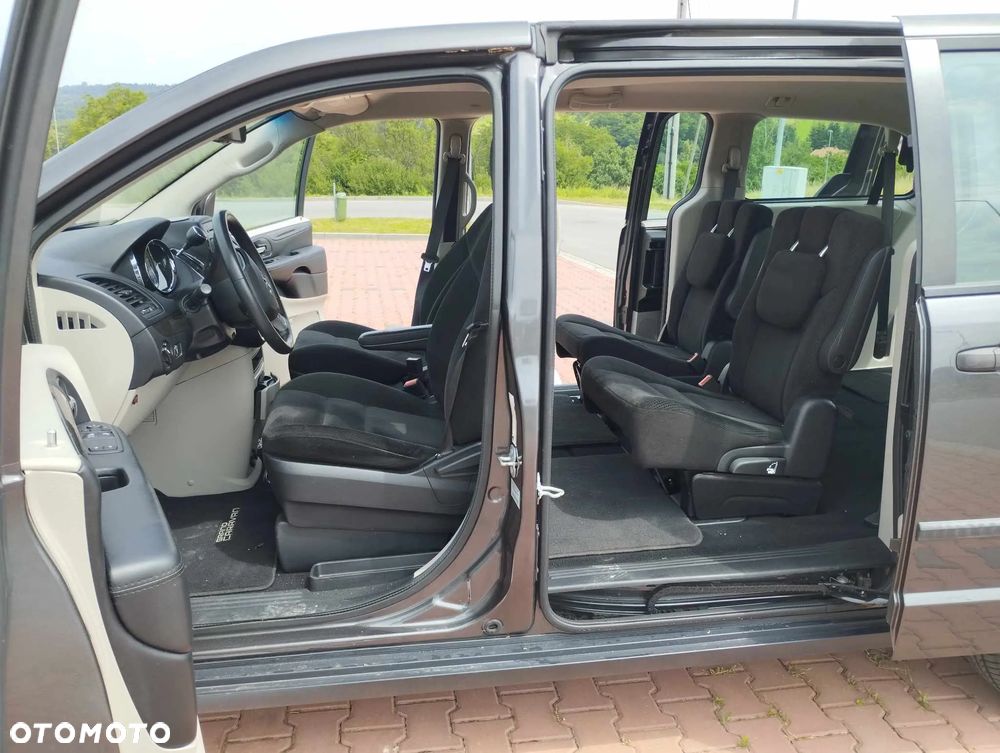 Dodge Grand Caravan - 9
