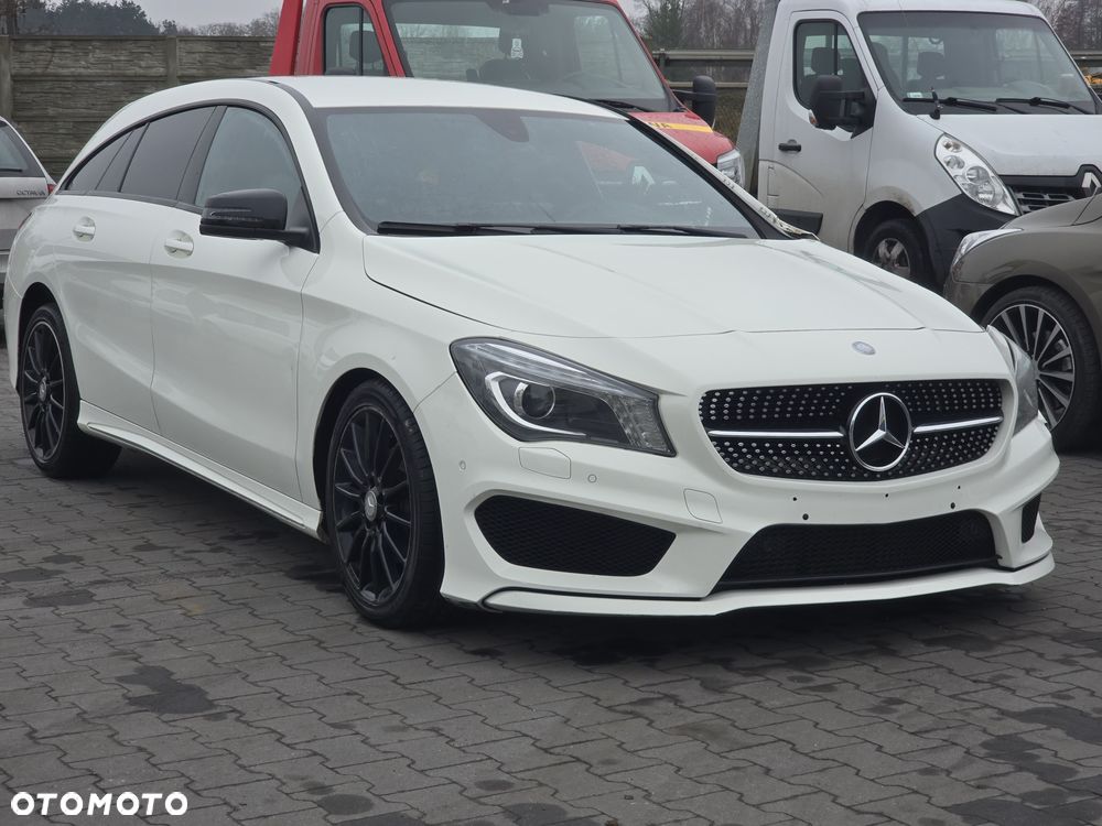 Mercedes-Benz CLA 180 AMG Line - 1