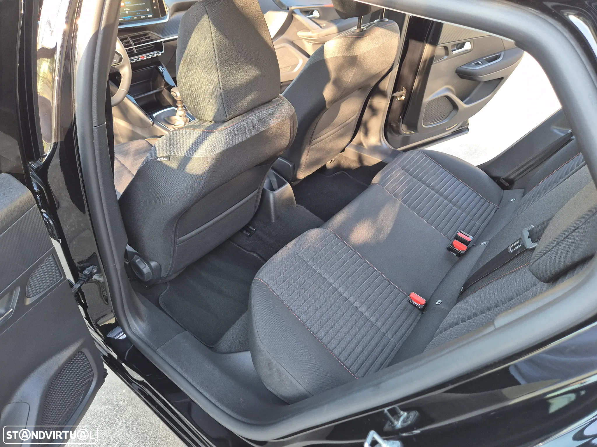 Peugeot 2008 1.2 PureTech Active Pack - 38