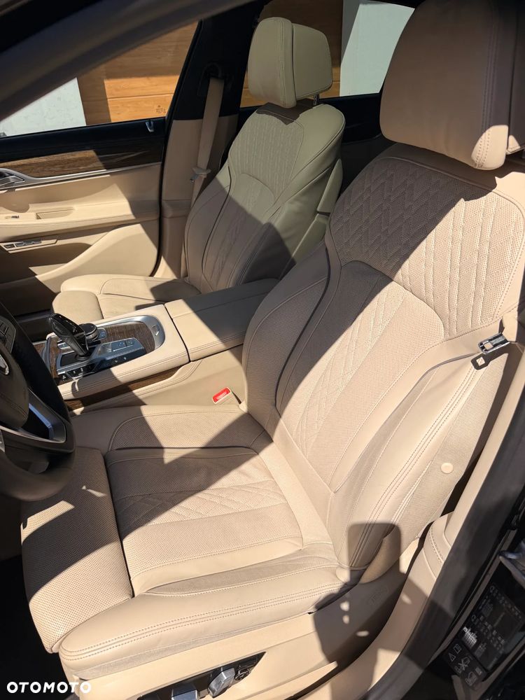BMW Seria 7 740d xDrive - 25
