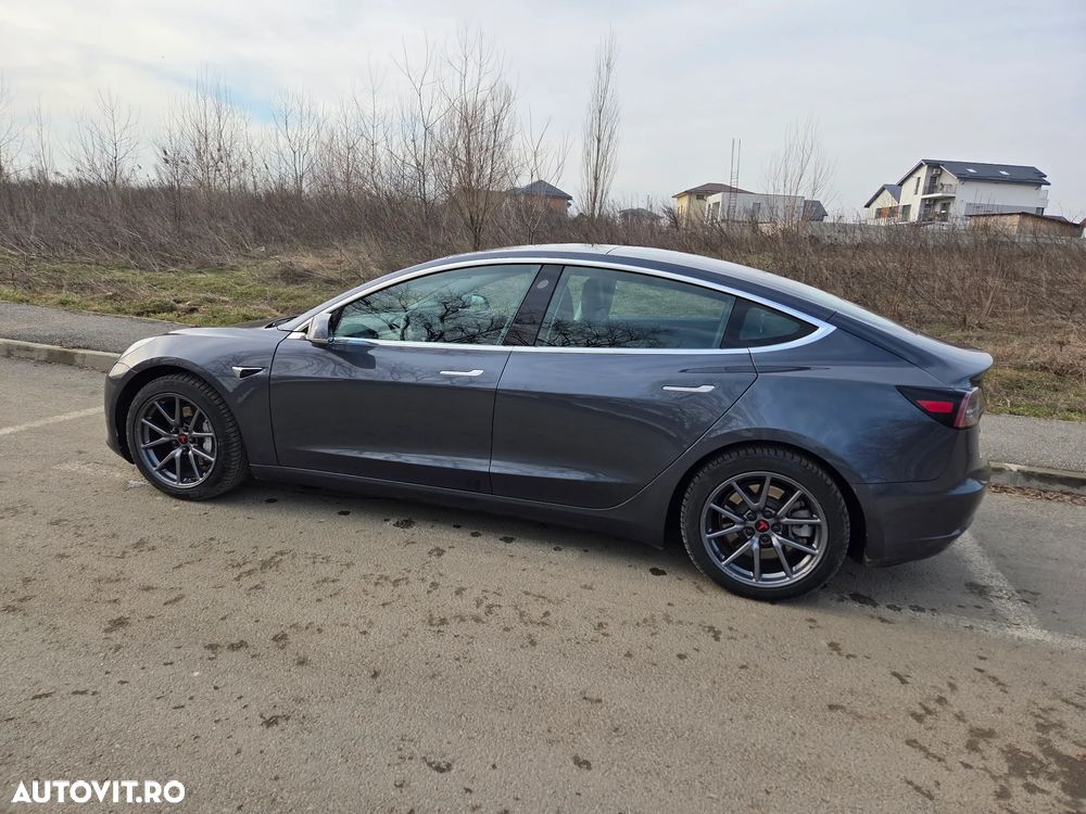 Tesla Model 3 - 4