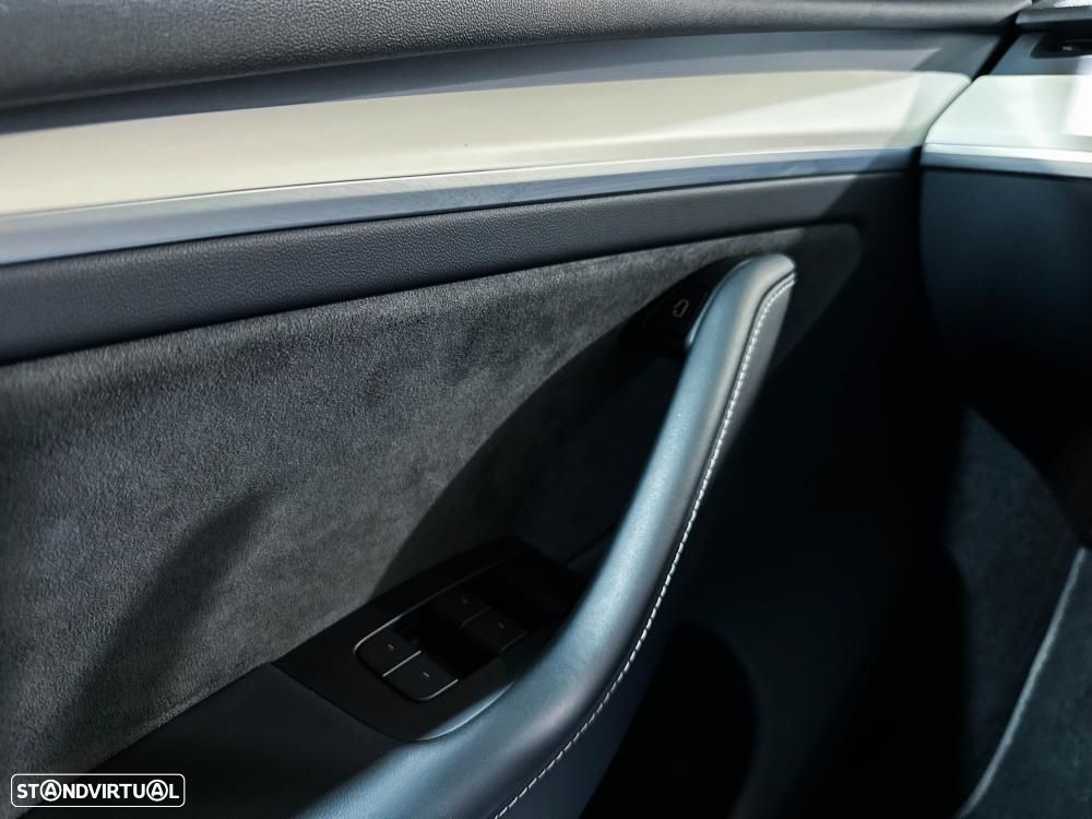 Tesla Model Y Standard - 47