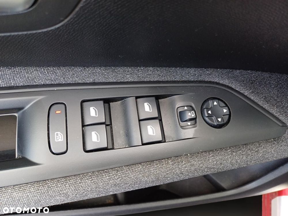 Peugeot 3008 1.2 PureTech Access S&S - 23