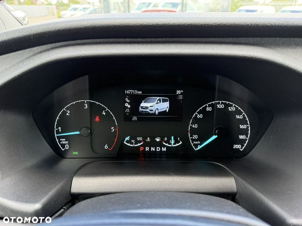 Ford Tourneo Custom - 33