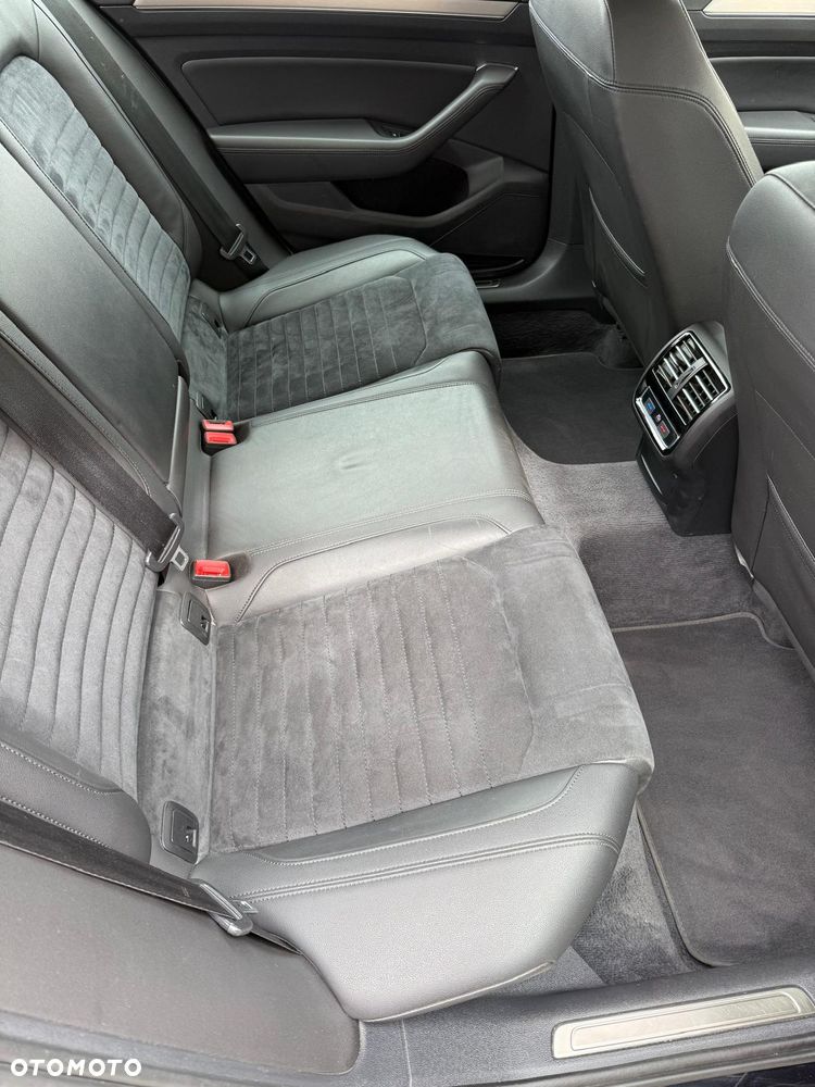 Volkswagen Passat 1.6 TDI SCR DSG - 20