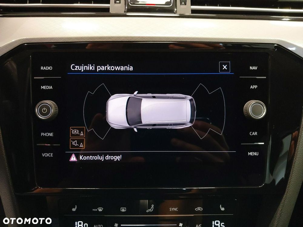 Volkswagen Passat Variant 2.0 TSI Business DSG - 23