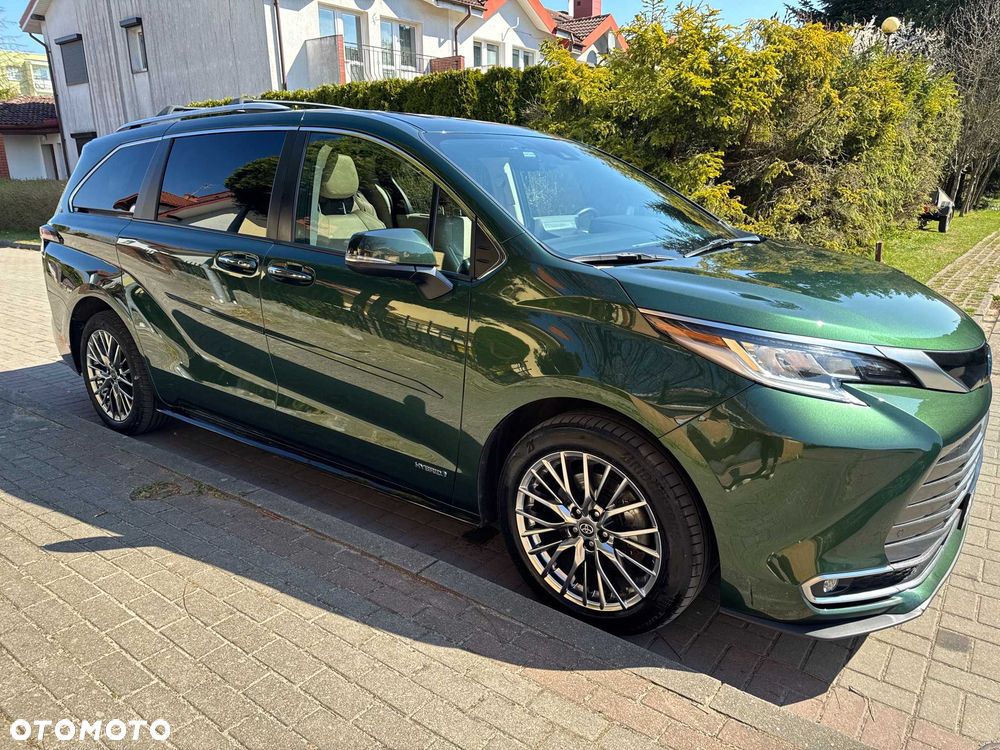 Toyota Sienna - 1