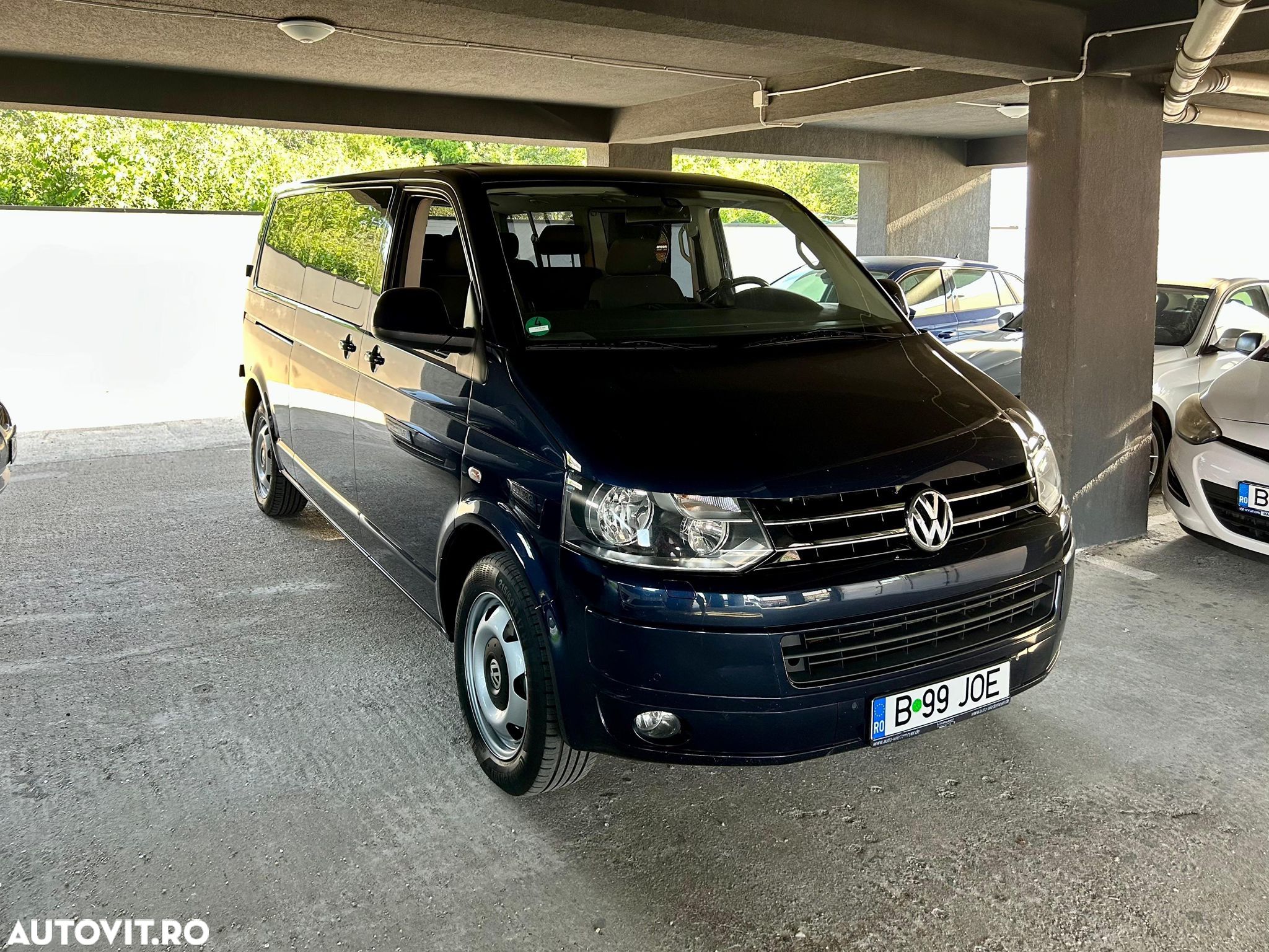 Volkswagen Caravelle - 1