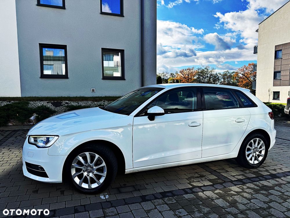 Audi A3 Sportback 1.6 TDI (clean diesel) S tronic Attraction - 4