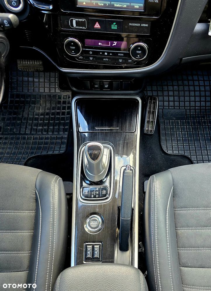 Mitsubishi Outlander - 10