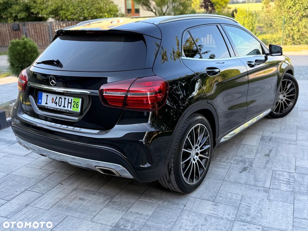Mercedes-Benz GLA 180 7G-DCT AMG Line - 3
