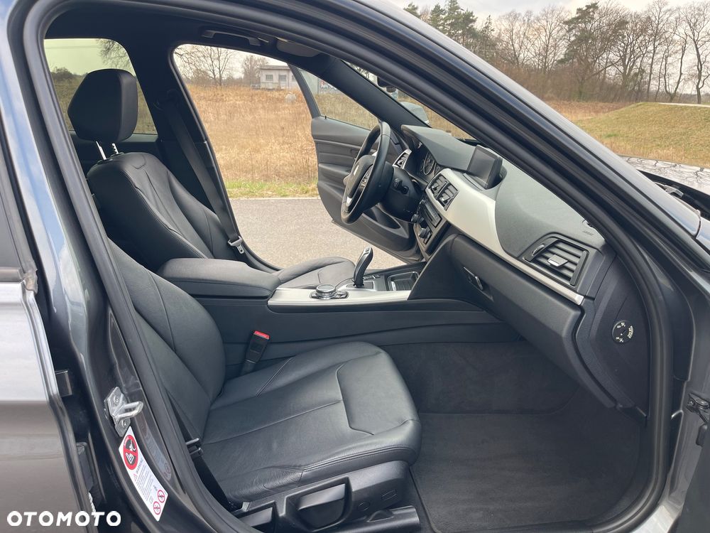 BMW Seria 3 320i - 23