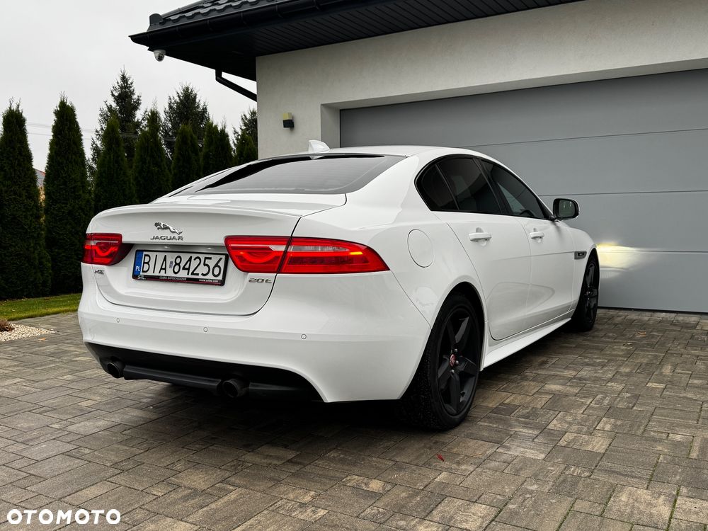 Jaguar XE 2.0 T R-Sport - 15