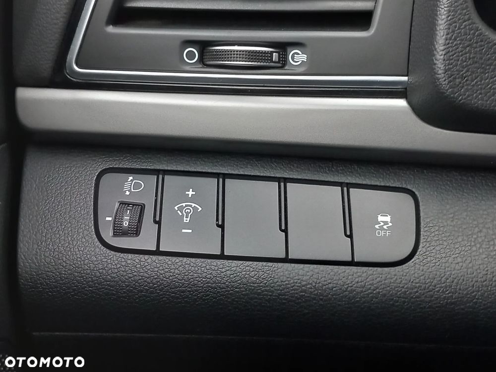 Hyundai Elantra 1.6 CRDi BlueDrive Style DCT - 22